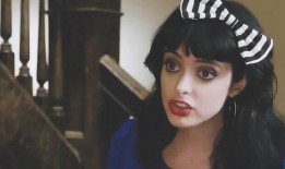 吸血女郎在线观看,浪漫惊悚，在线观看，揭开神秘面纱