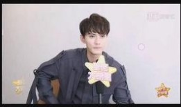 爆料徐正溪爱喝酒视频,镜头下饮酒畅谈，尽显豪放真性情